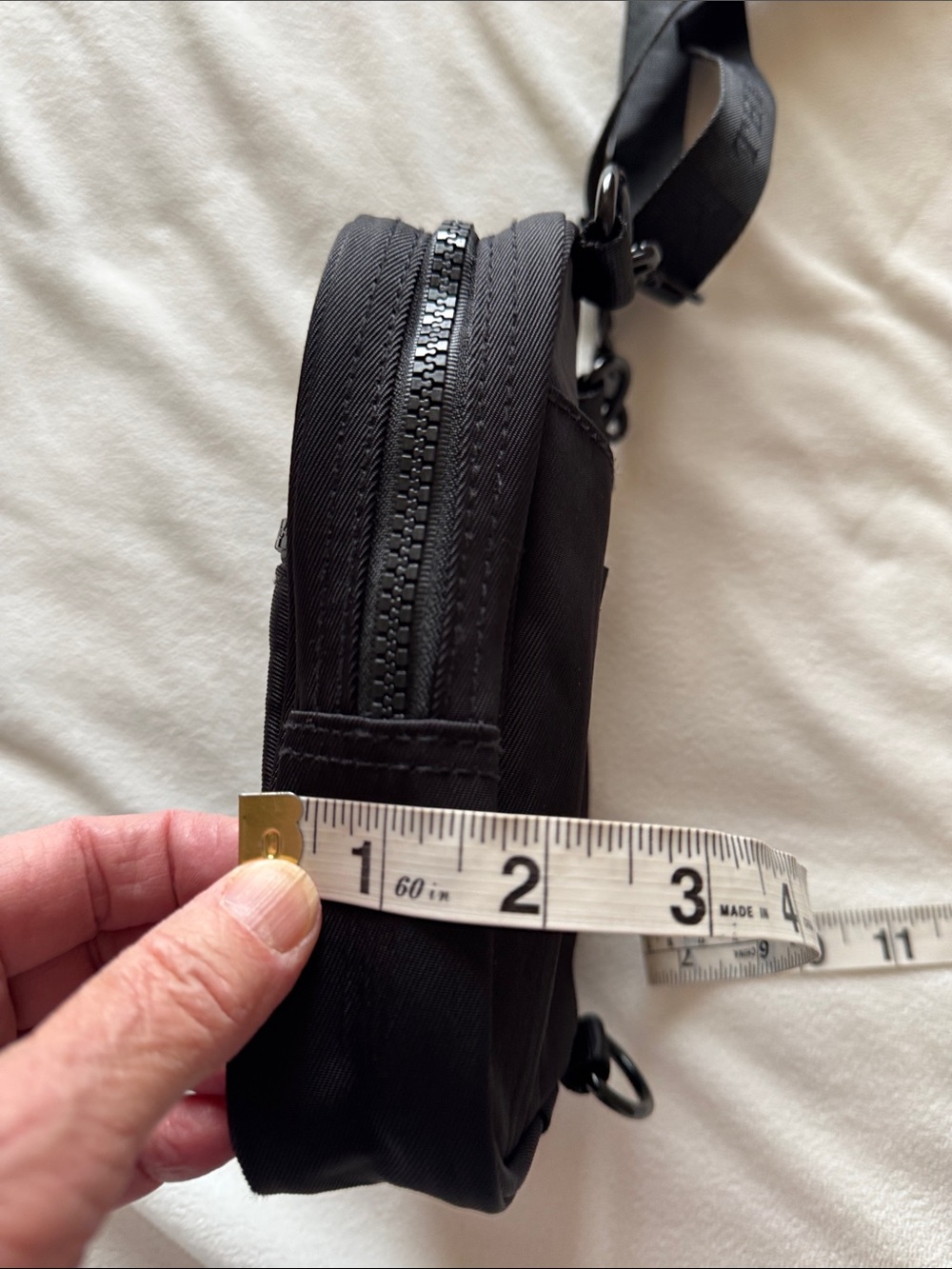 Thread crossbody bag - Picture 7 of 9